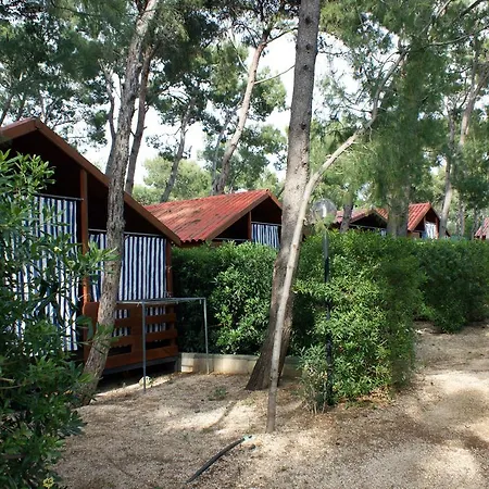 פארק נופש Villaggio Pineta Al Mare 3*