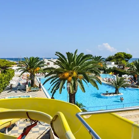 Kompleks wypoczynkowy Villaggio Pineta Al Mare 3*