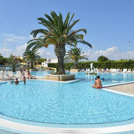 Kompleks wypoczynkowy Villaggio Pineta Al Mare Specchiolla