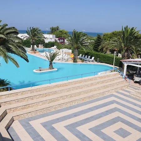 Kompleks wypoczynkowy Villaggio Pineta Al Mare 3*