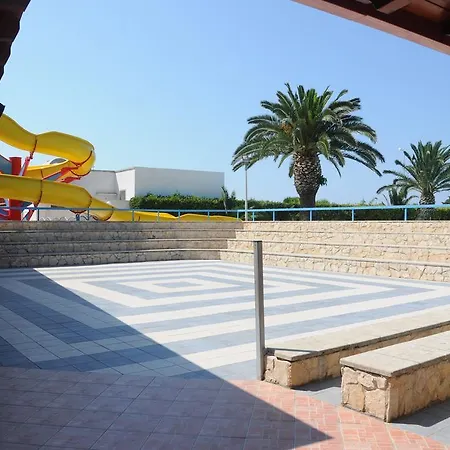 Kompleks wypoczynkowy Villaggio Pineta Al Mare Specchiolla