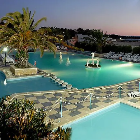 Kompleks wypoczynkowy Villaggio Pineta Al Mare Specchiolla
