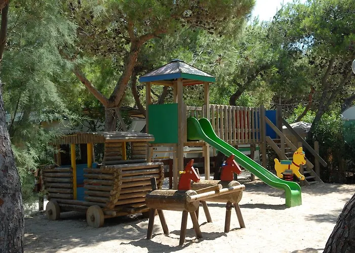 פארק נופש Villaggio Pineta Al Mare 3*