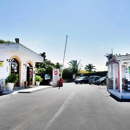 ホリデーパーク Villaggio Pineta Al Mare 3*