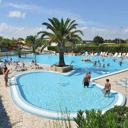 ホリデーパーク Villaggio Pineta Al Mare 3*