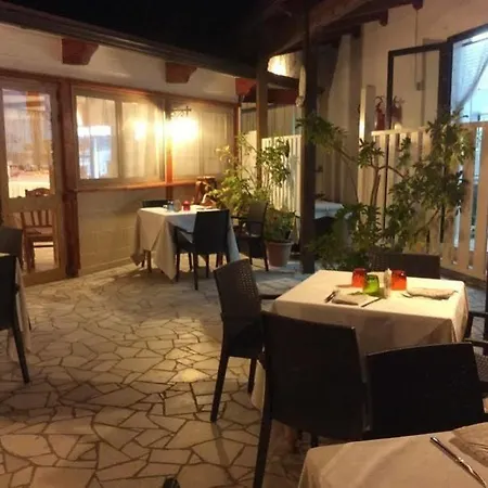 ホリデーパーク Villaggio Pineta Al Mare 3*