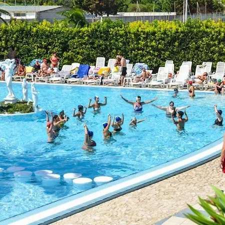 Villaggio Pineta Al Mare 3* スペッキオッラ